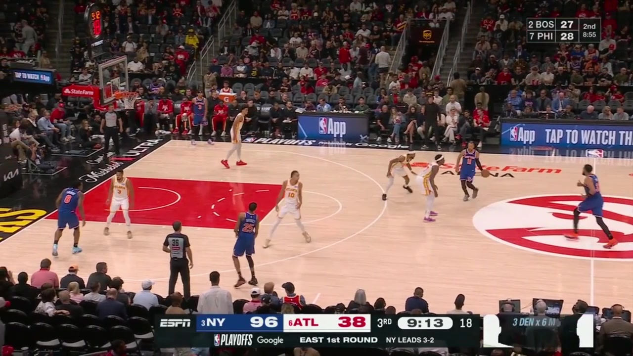 Josh Hart hits a huge 3 to extend the lead to 61