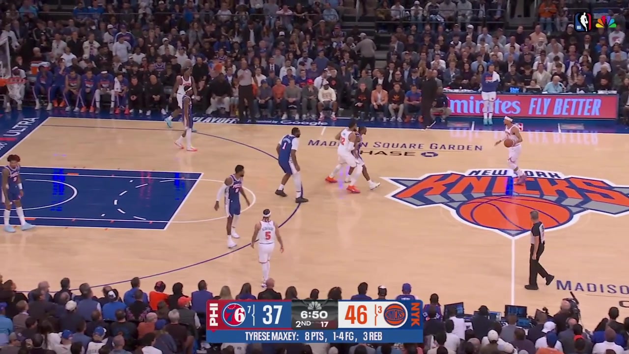 Karl-Anthony Towns hits a 3-pointer to put the Knicks up 12 with a replay76ers timeout