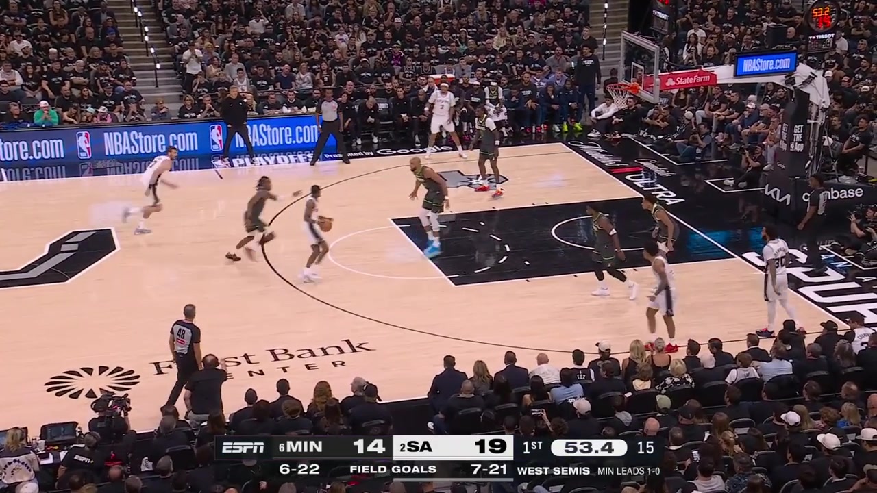 Dylan Harper draws 2 defenders finds Luke Kornet off the spin move for the dunk