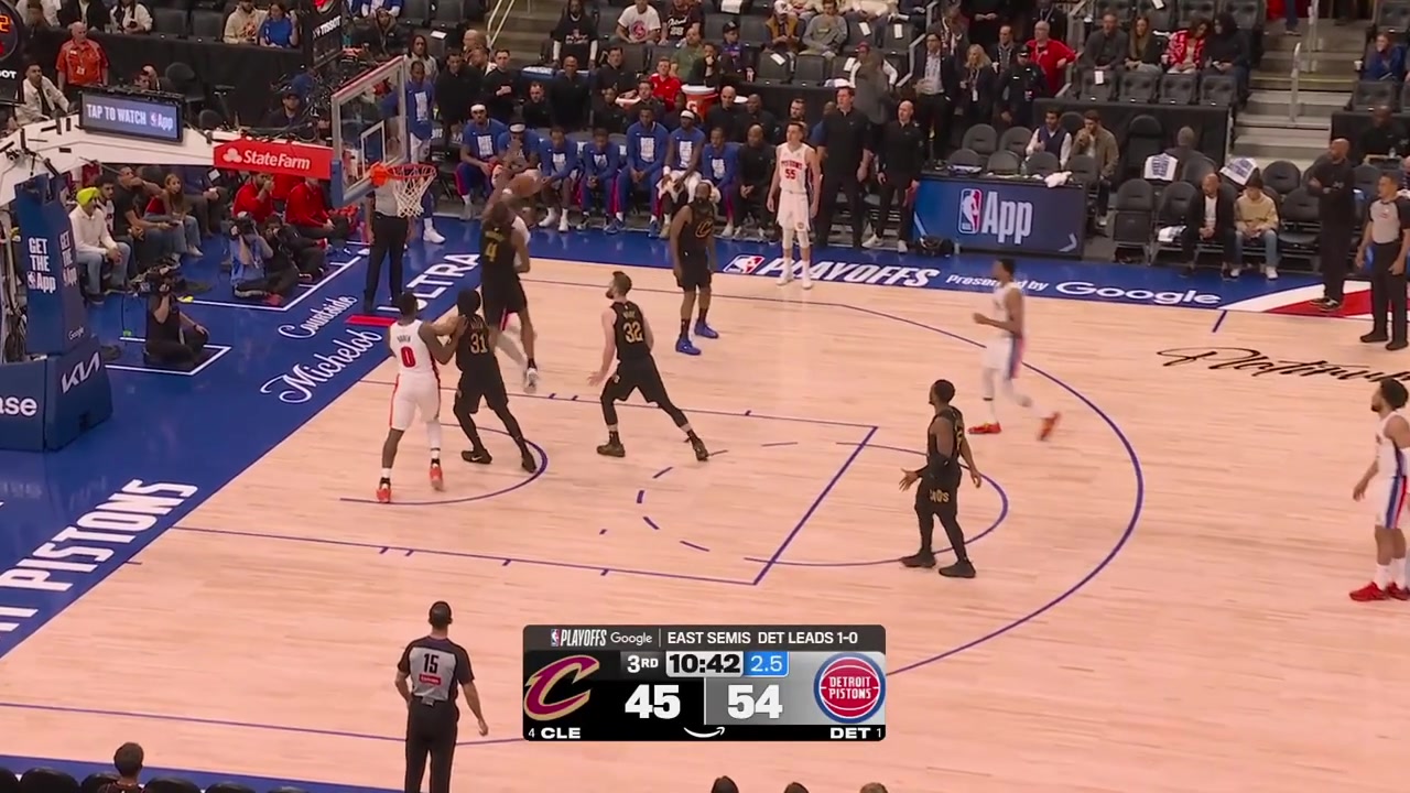 Ausar Thompson is called for his 4th personal foul 87 seconds into the 2nd half with a replayHe is subbed out due to foul trouble