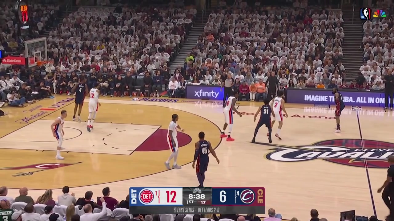 Donovan Mitchell with the 3-pointer and the euro step layup finish with replays