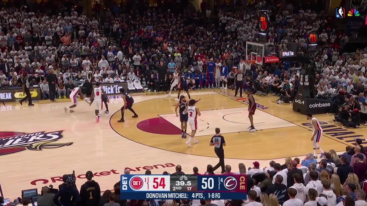 Tobias Harris scores the contested layup to give him 14 points and James Harden finds Evan Mobley 11 points for the cutting dunk to end the 1st half