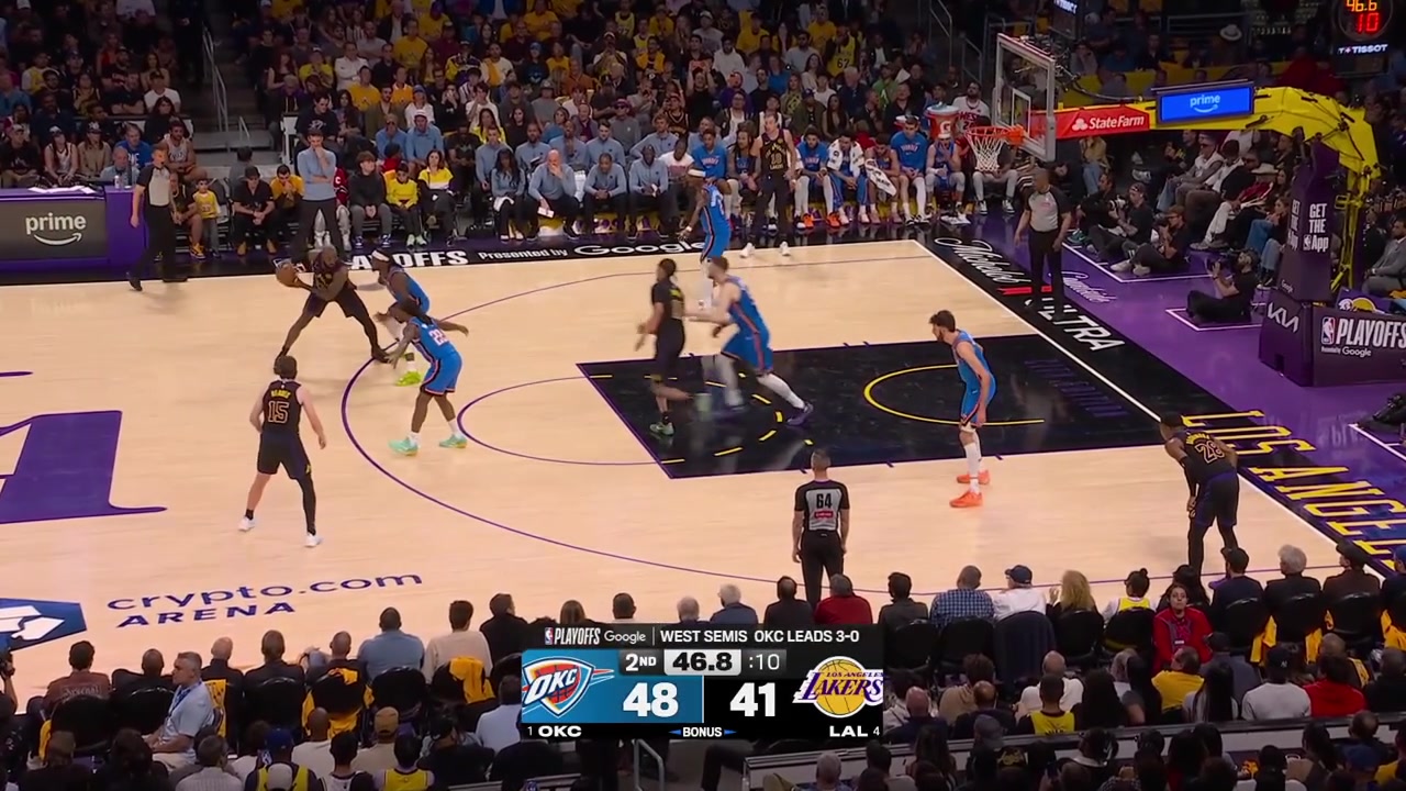 LeBron James hits the jumper to give him 10 points in the 1st half