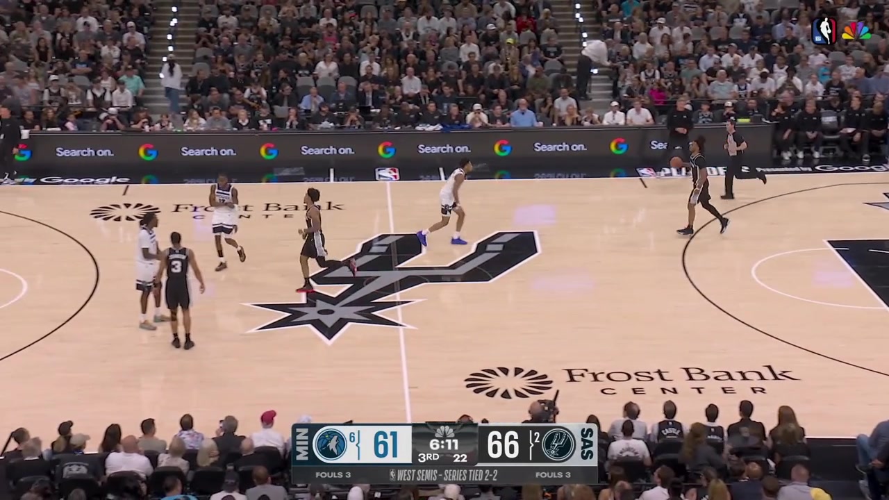 Victor Wembanyama with the hand-off to Stephon Castle who dunks it with a replay