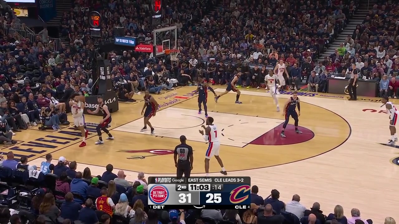 Paul Reed banks in the hook shot over Evan Mobley and then draws the charging foul from him at the other end with replays