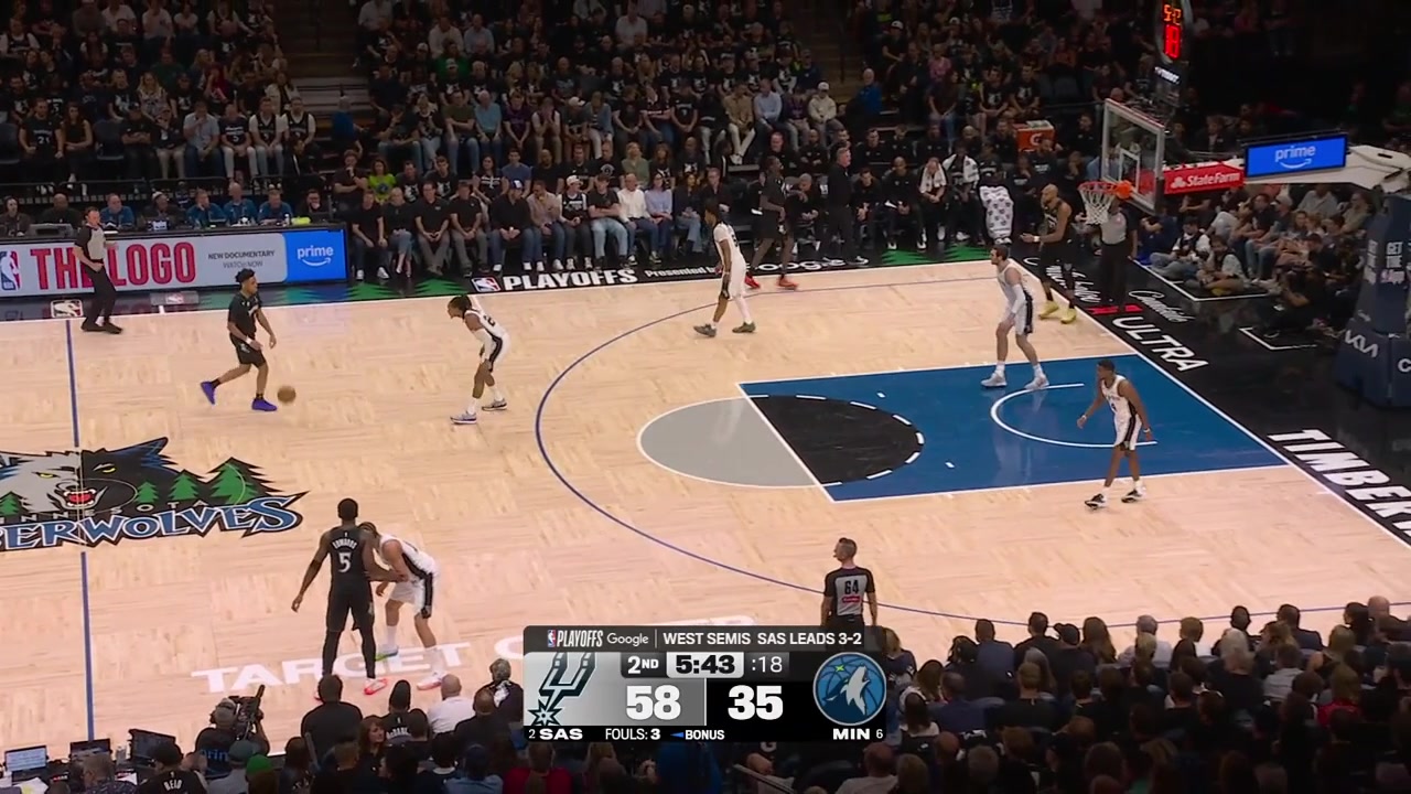 Terrence Shannon Jr scores the floater and then another layup giving him 9 points with a replay