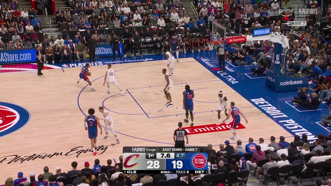 Donovan Mitchell one-ups Sasser with the long distance 1st quarter buzzer beater