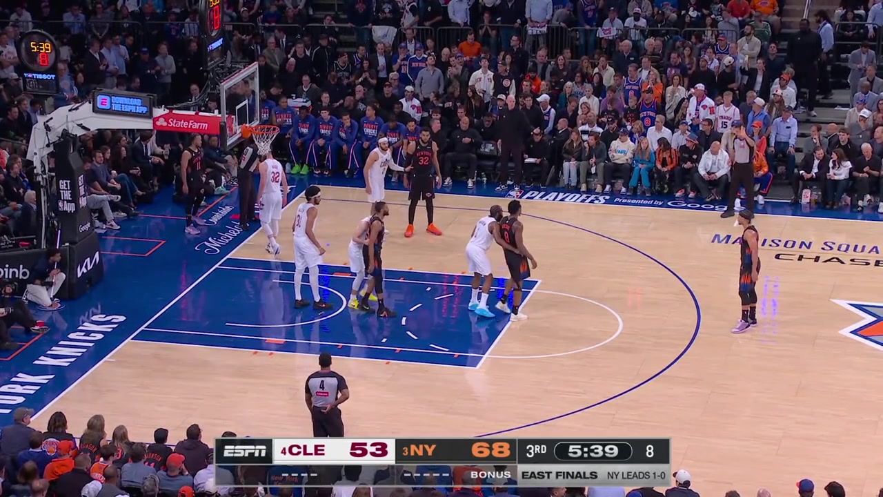 Josh Hart makes the wide open triple to put the Knicks up 18 in the 3rd quarter He is 49 from 3 now