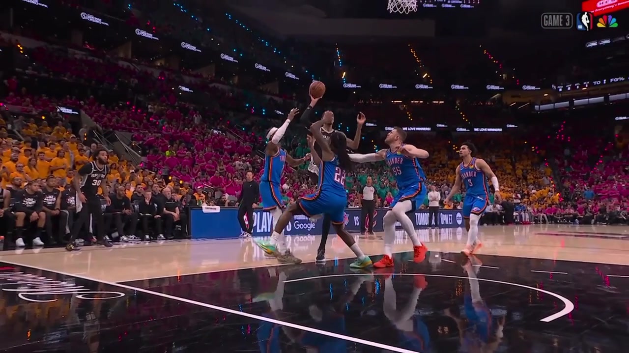 Wemby draws a questionable foul on Isaiah Hartenstein