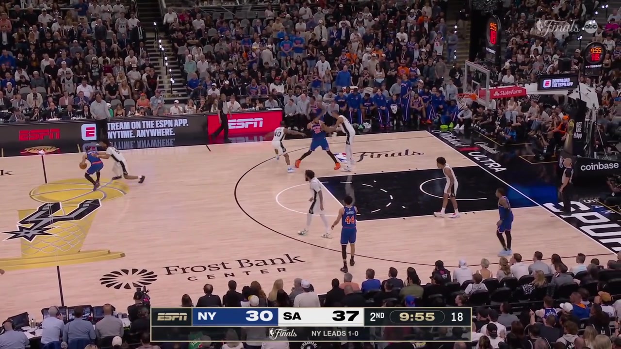 Victor Wembanyama blocks Jose Alvarado scoop layup attempt with replays