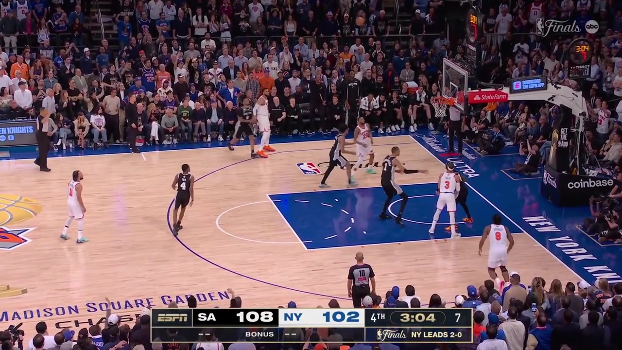Lowlights Karl-Anthony Towns misses a 3-pointer Devin Vassell misses a wide open 3 and both teams are combined for 016 from 3 in the 4th quarterThe Knicks are 09 and the Spurs are 07