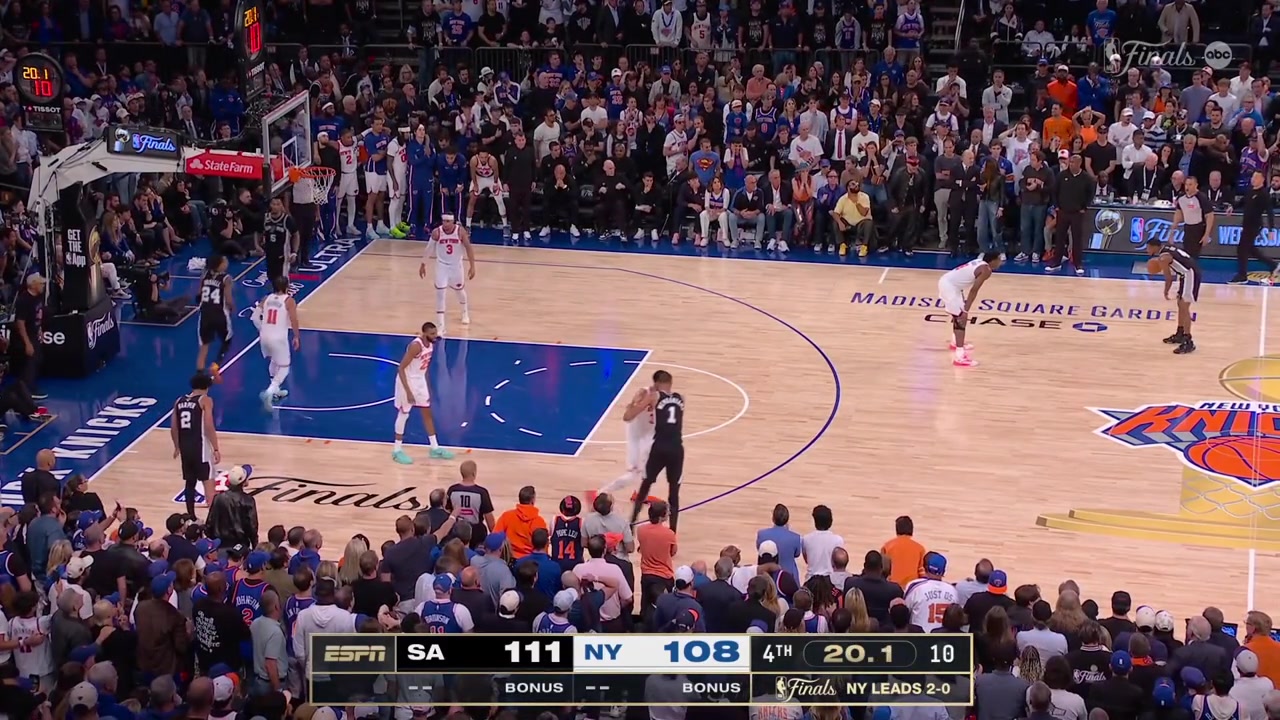 De'Aaron Fox hits a big clutch step back jumper to put the Spurs up 5 with 122 seconds remaining in regulation with a replay
