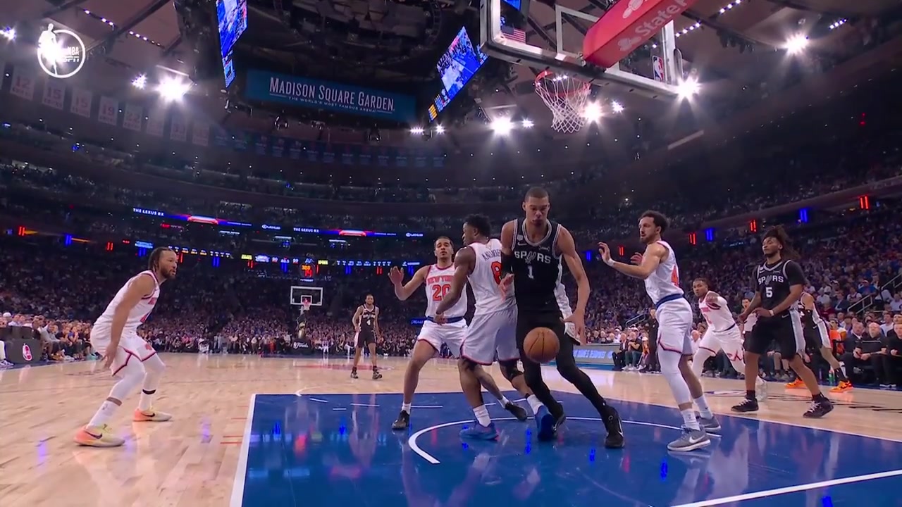 Lowlight Refs miss clear out-of-bounds call on the Spurs