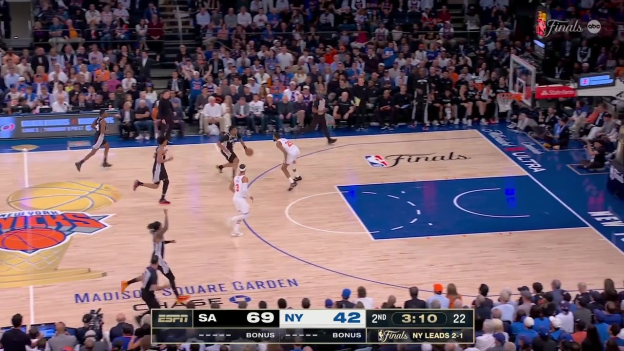 Dylan Harper gathers the lost ball spins and scores for a 29 pt lead