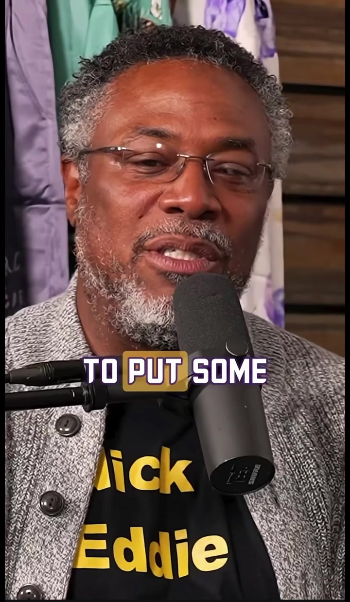 Bryan Scott and Cedric Ceballos talks about Shaq allegedly tripping Chick Hearn while running to the bathroom and collected his poop in a plastic bag