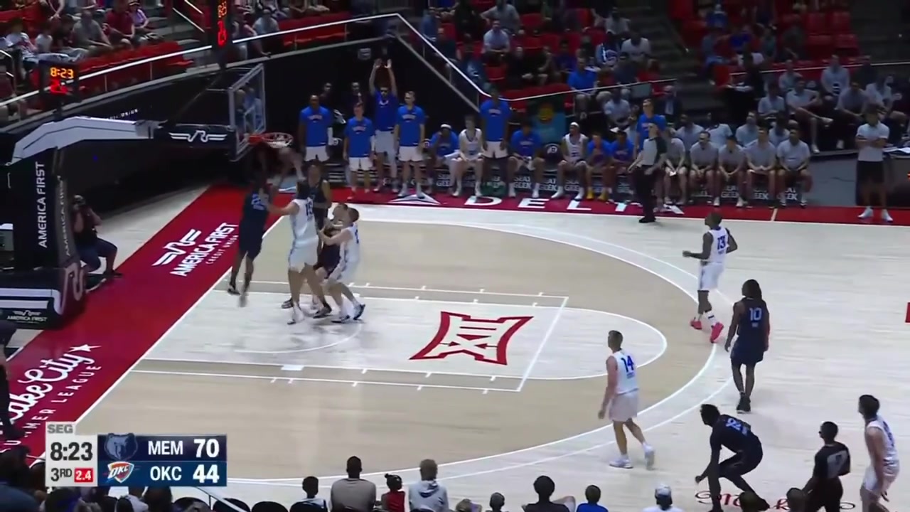 Aday Mara with an excellent full court pass to Brooks Barnhizer who scores the And-1 off his own miss with a replay