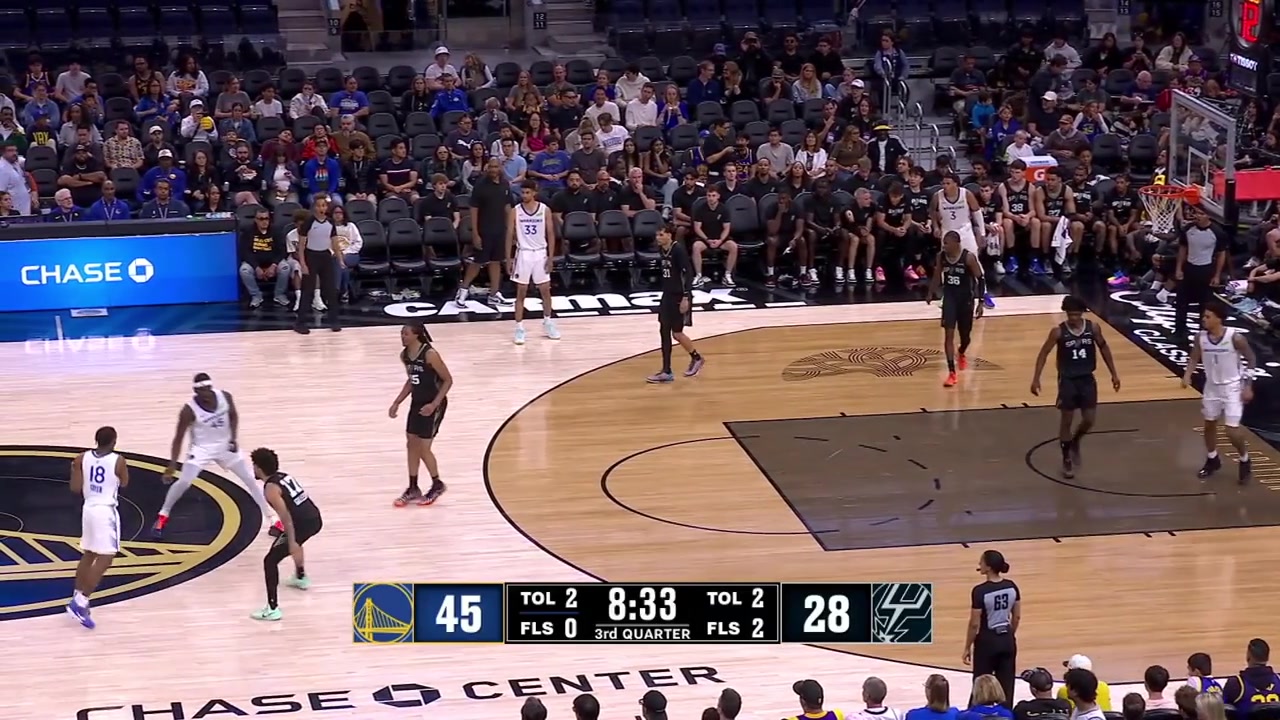 Yaxel Lendeborg hits a 3-pointer for his first bucket of the night and also gets the steal and the running layup with a replay