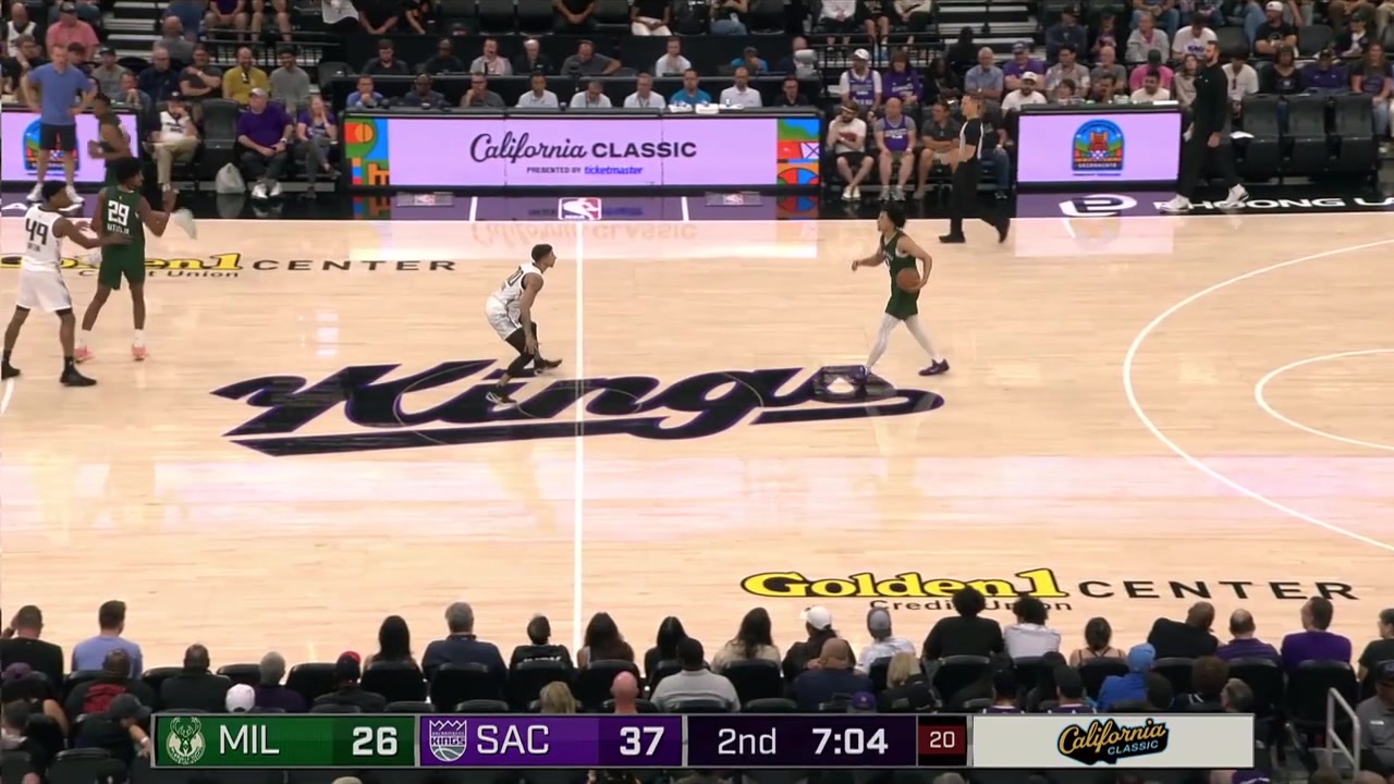 Brayden Burries with the 3-pointer and the impressive off-balance layup with a replay