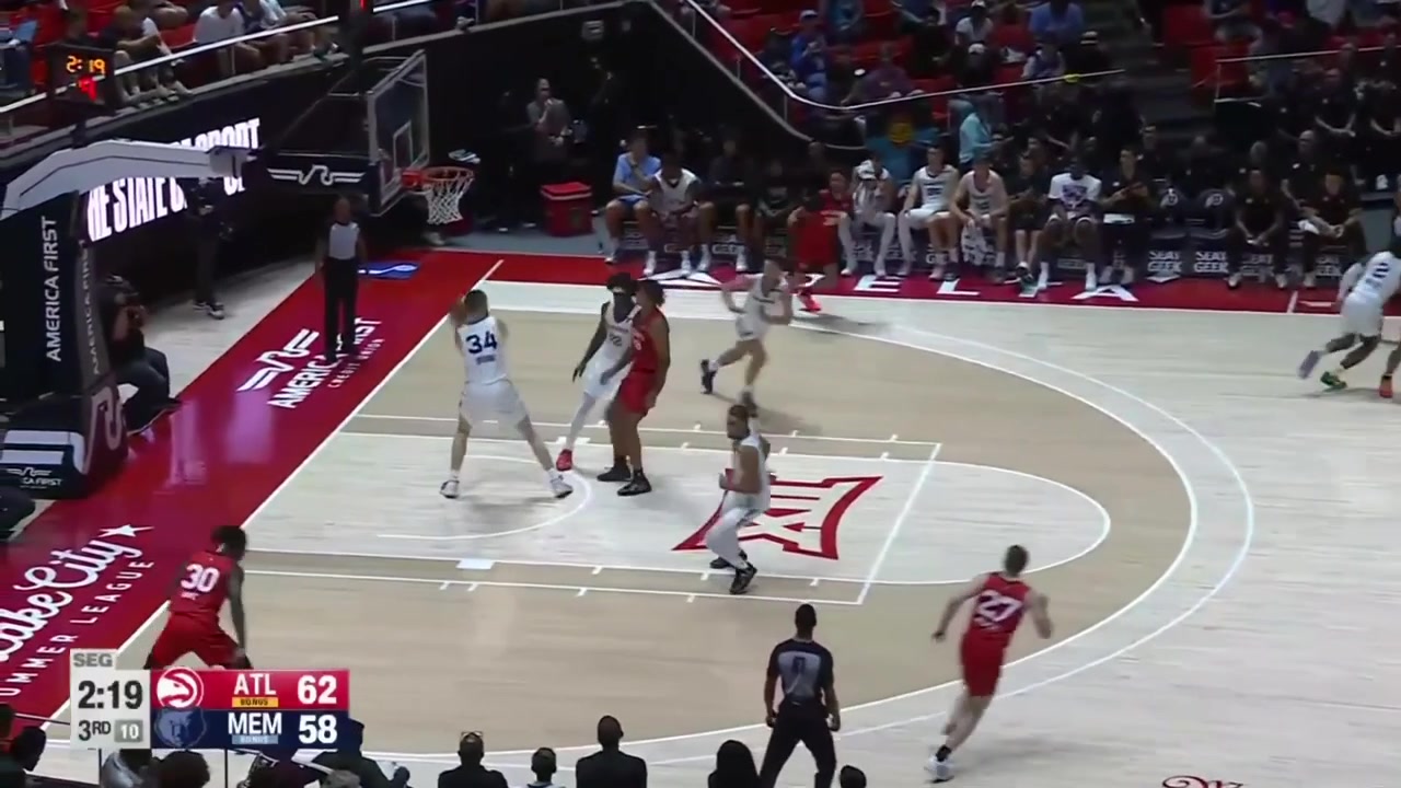 Eli John Ndiaye Faye hits the corner 3 for his first Summer League bucket