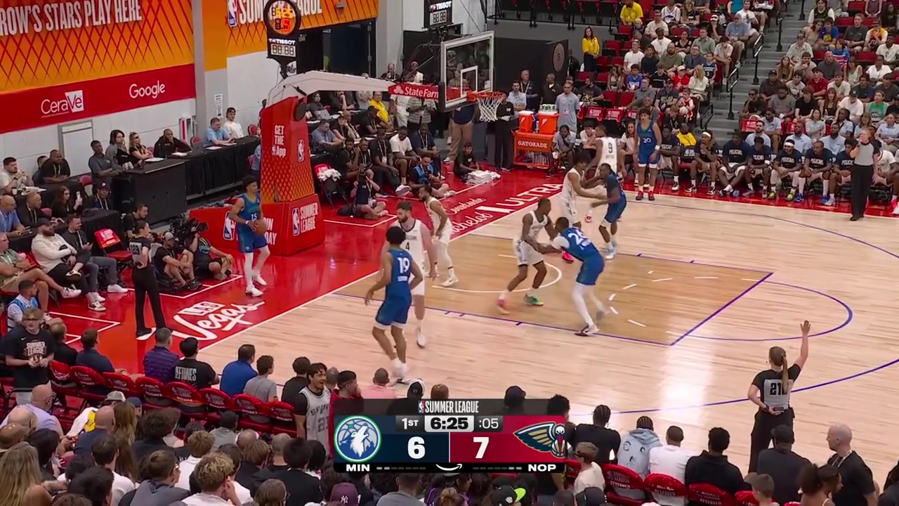 Zyon Pullin with the inbound lob to Joan Beringer for the two-handed slam with replays