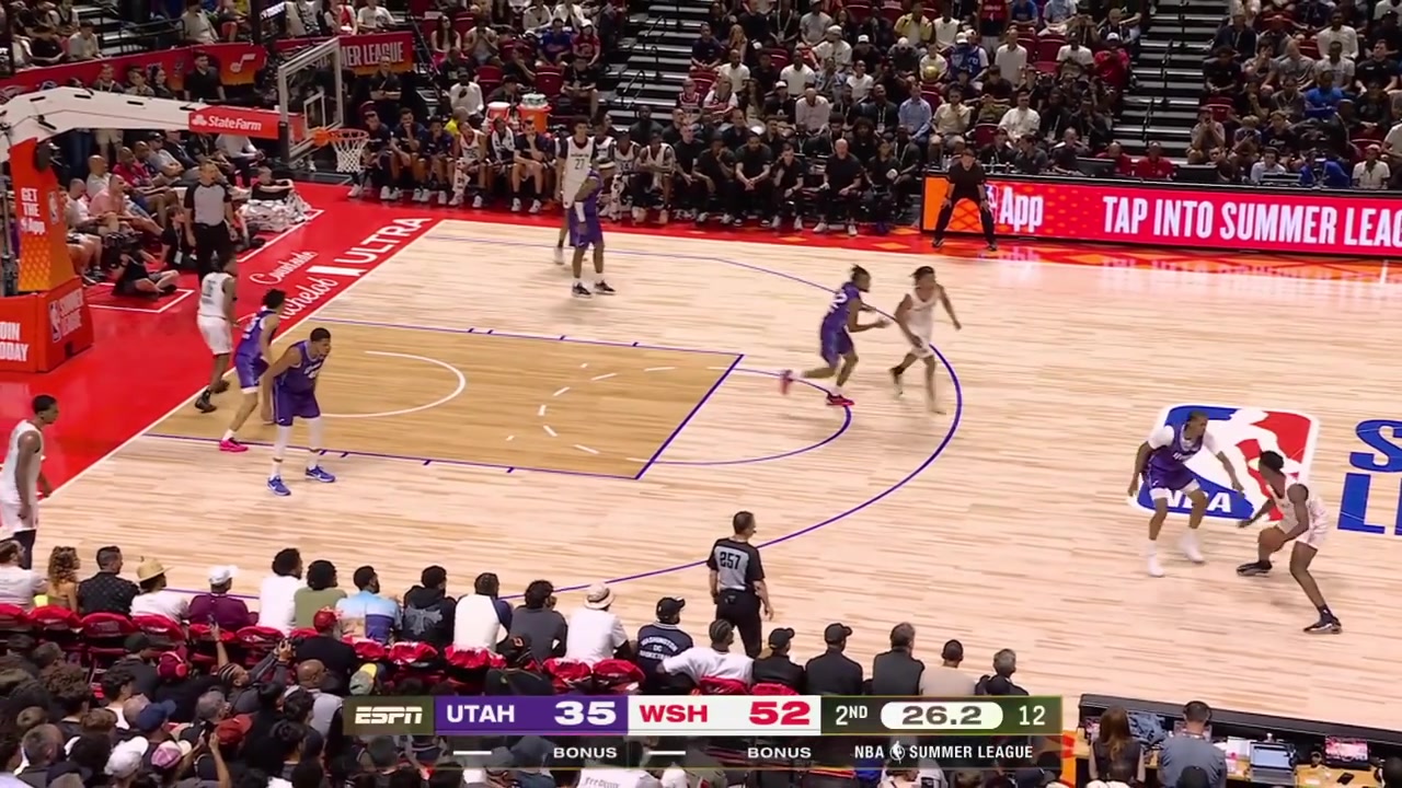 AJ Dybantsa takes on Darryn Peterson on a 1v1 the crowd is buzzing he drives pump fakes sends Peterson flying with the fake but misses the turnaround jump shot with a replay