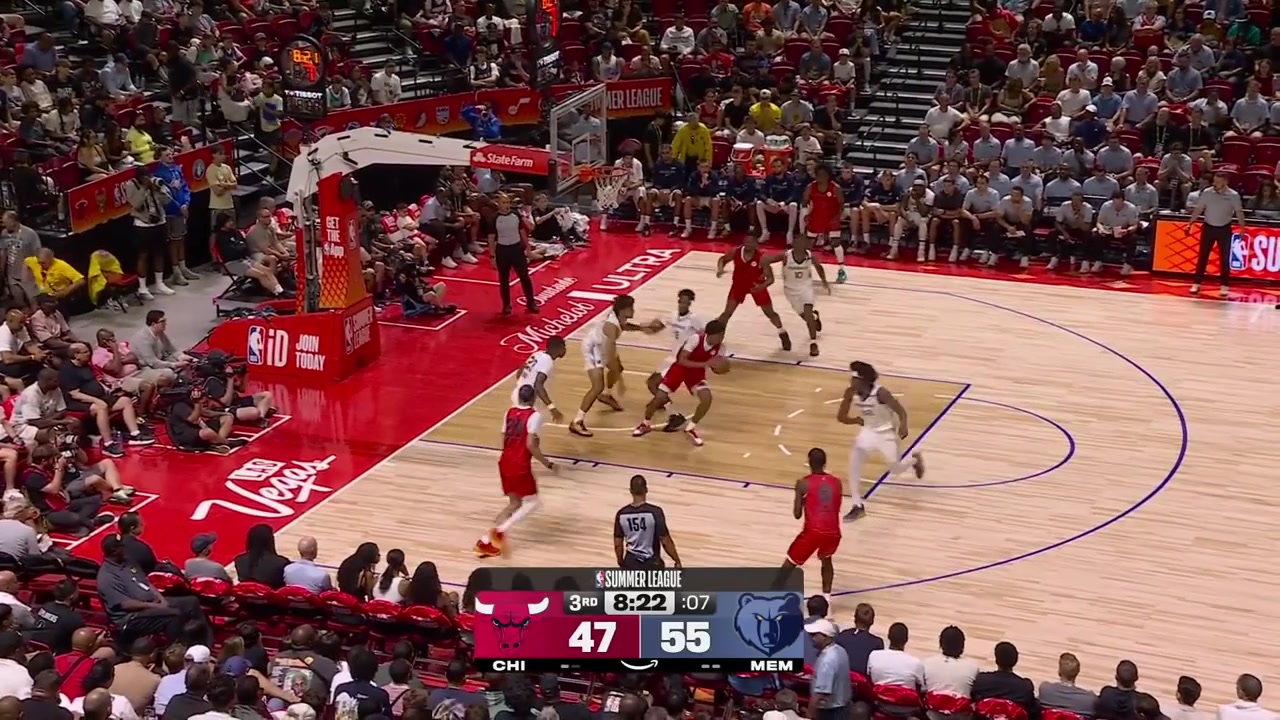 Caleb Wilson hits the step back 3 then hits another 3 and then goes heat check and rattles in the step back long 2 with replays