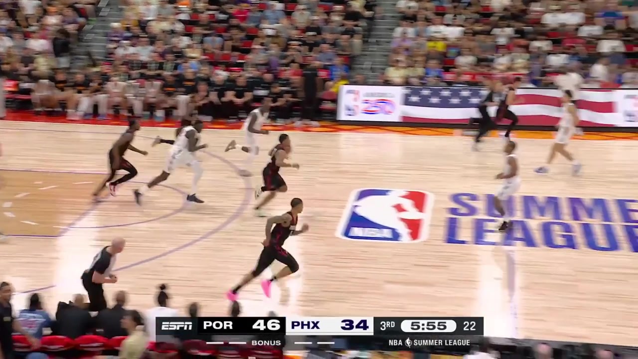 Jayson Kent with the powerful one-handed dunk on the fastbreak with a repaly
