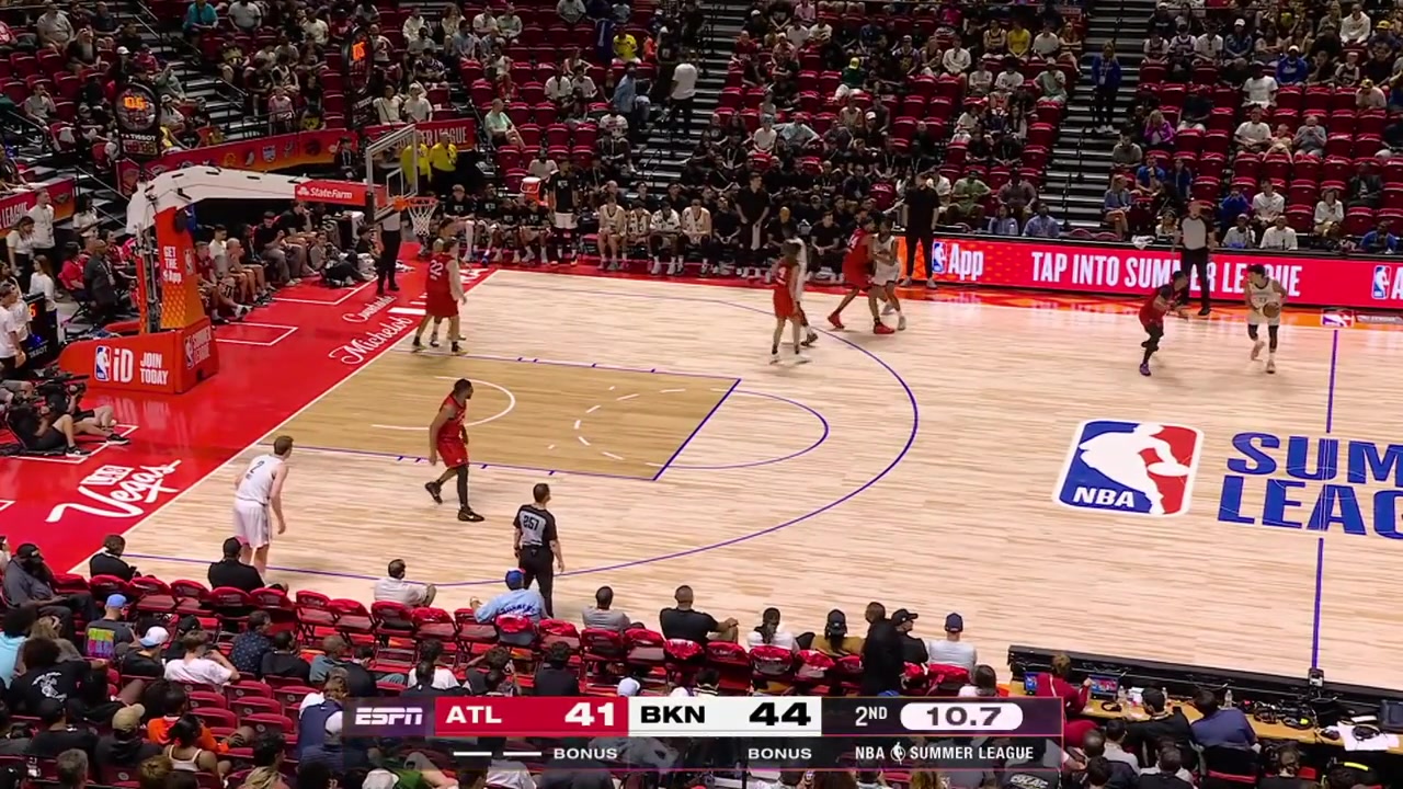 Ben Saraf with the nice finish off the spin move to give him 11 points at the end of the 1st half with replays