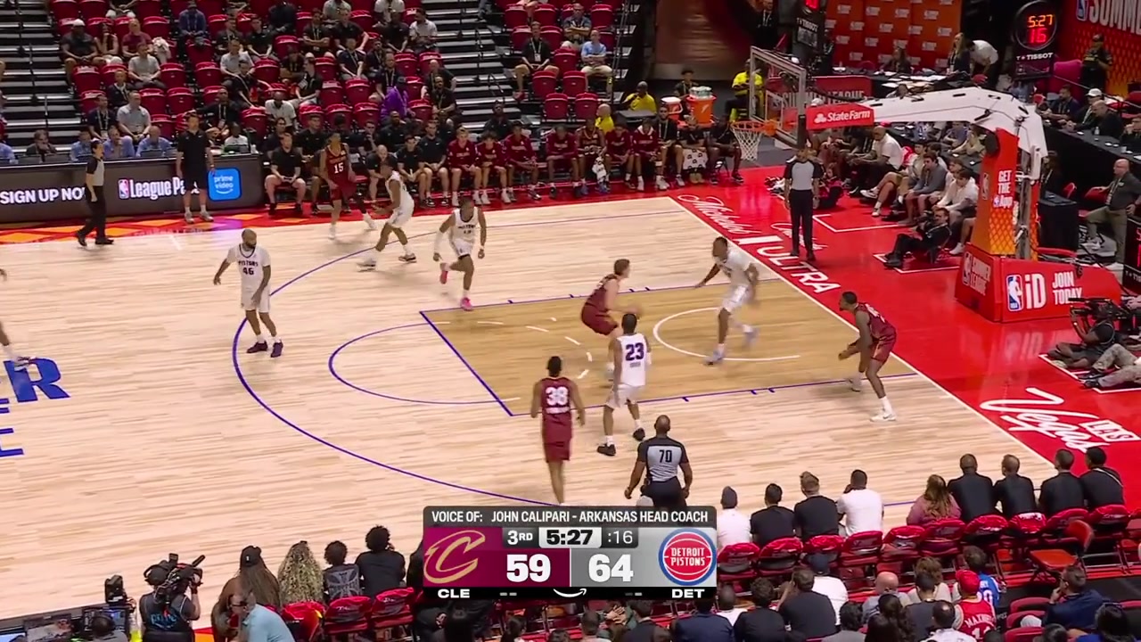 Meleek Thomas finds Rashaun Agee for the floater off the give and go and Chaz Lanier with his 6th triple to give him 20 points with a replay