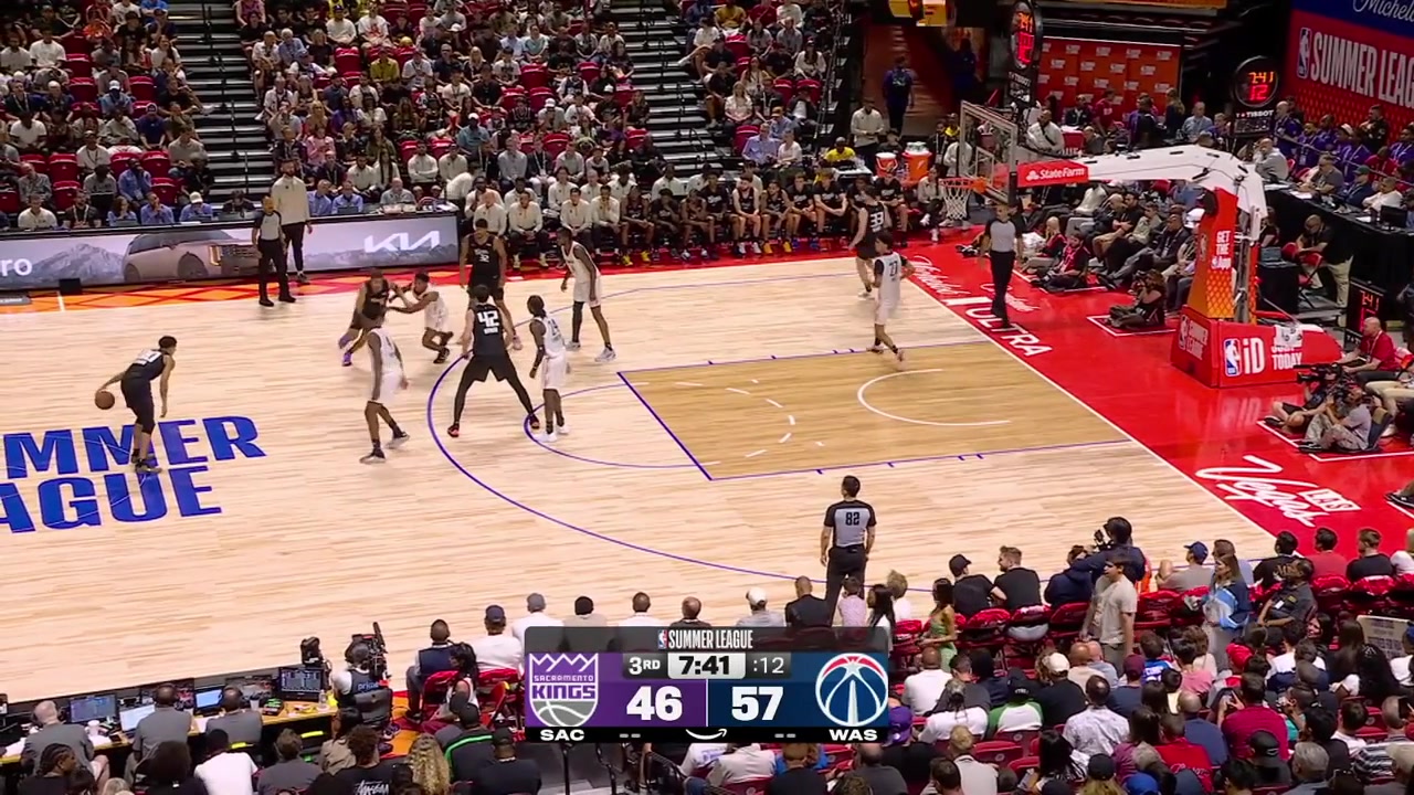 Nique Clifford lobs it to Dylan Cardwell for the alley-oop dunk Darius Acuff Jr with good defense and the assist to Maxime Raynaud for the And-1 with replays