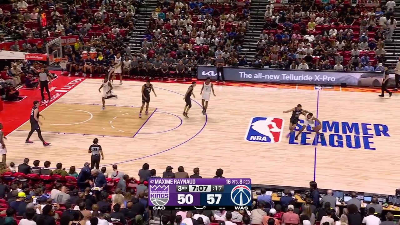 Dylan Cardwell denies the powerful poster dunk attempt by AJ Dybantsa with replays