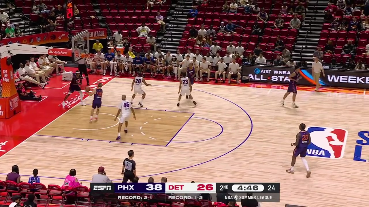 Sam Hoiberg goes coast to coast against Brice Williams drives towards the rim and kicks the ball out to Rasheer Fleming who nails the 3 with a replay