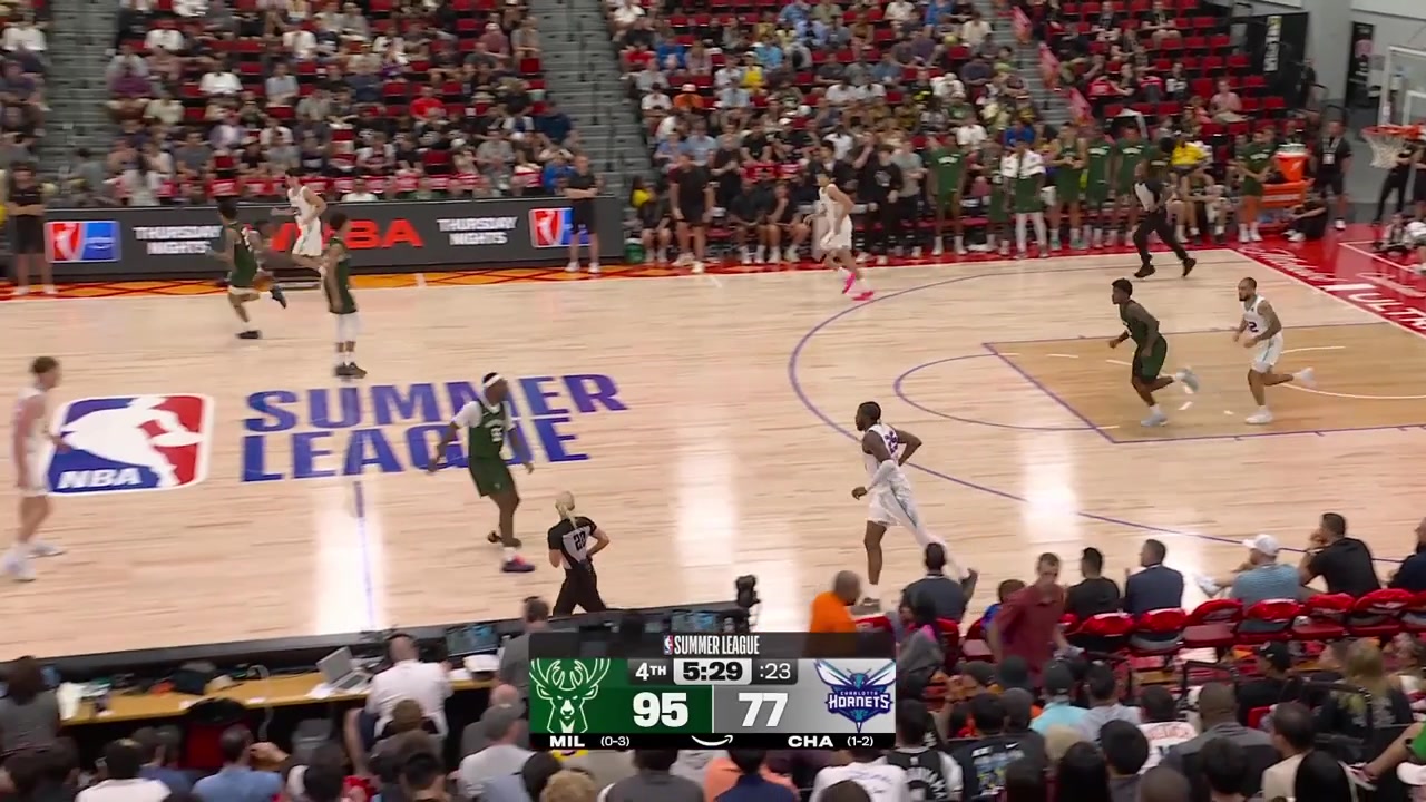 Hannes Steinbach scores the layup to give him 23 points