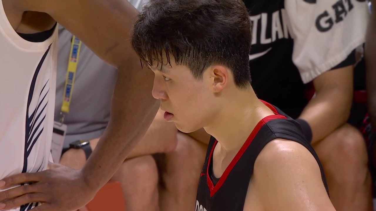 Yang Hansen with a great touchdown pass from the inbound to Jayson Kent who misses the shot at the buzzer to end the 1st halfMark Seasons with the floater over Yang priorWith a replay