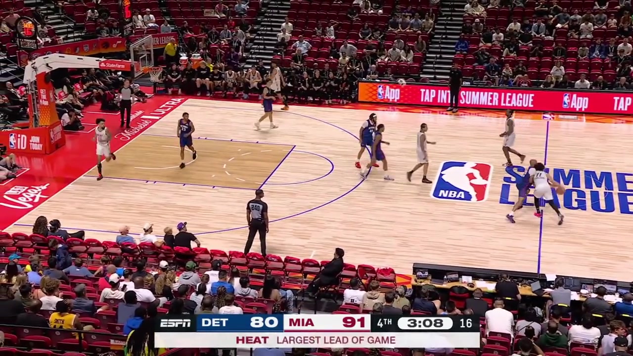 Tre Donaldson scores the driving layup on Brice Williams gives the be quiet celebration Brice approaches him at the other end receives his 2nd technical foul and is ejected from the gameDonaldson hits another jumper to give him 13 points in the 4th quarterWith replays