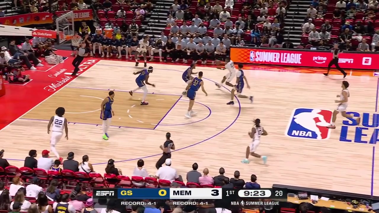 Cameron Boozer grabs the offensive board over Yaxel Lendeborg Malevy Leons and finds Javon Small for the 3-pointer