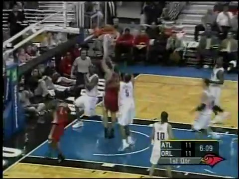Hawks almost score on a fast break