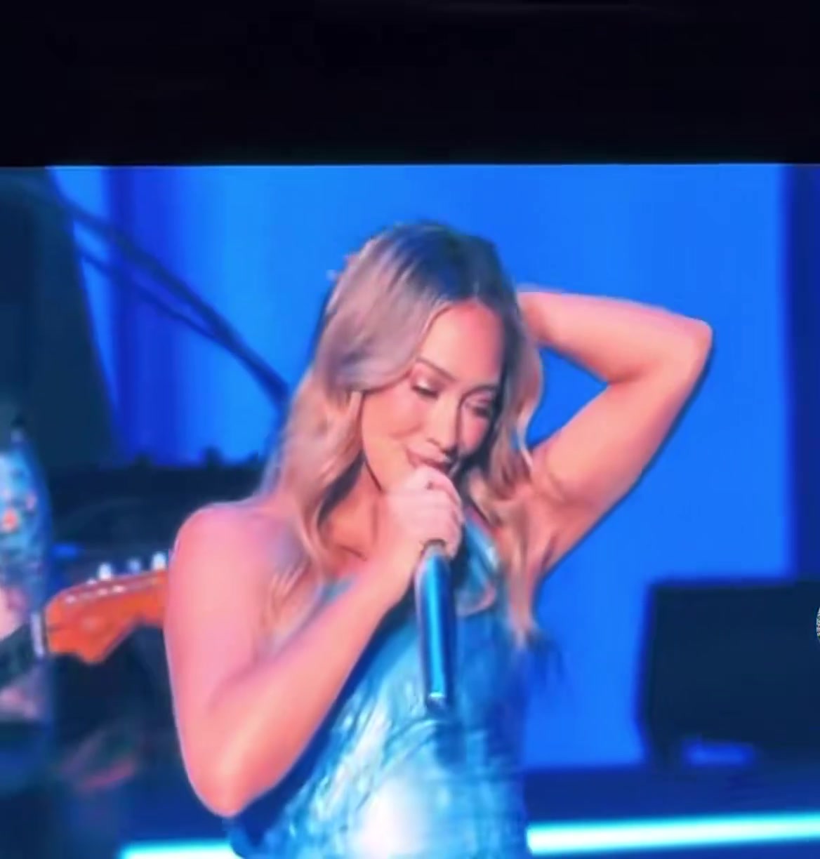 Hilary Duff at her concert last night in Philly We started in Florida went to LA weve ended up here Im starting to feel like LeBron