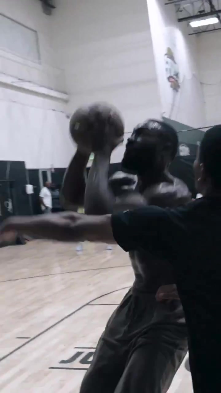 Tyrese Maxey Working Out With New 76ers Teammates LeBron James and Jaylen Brown