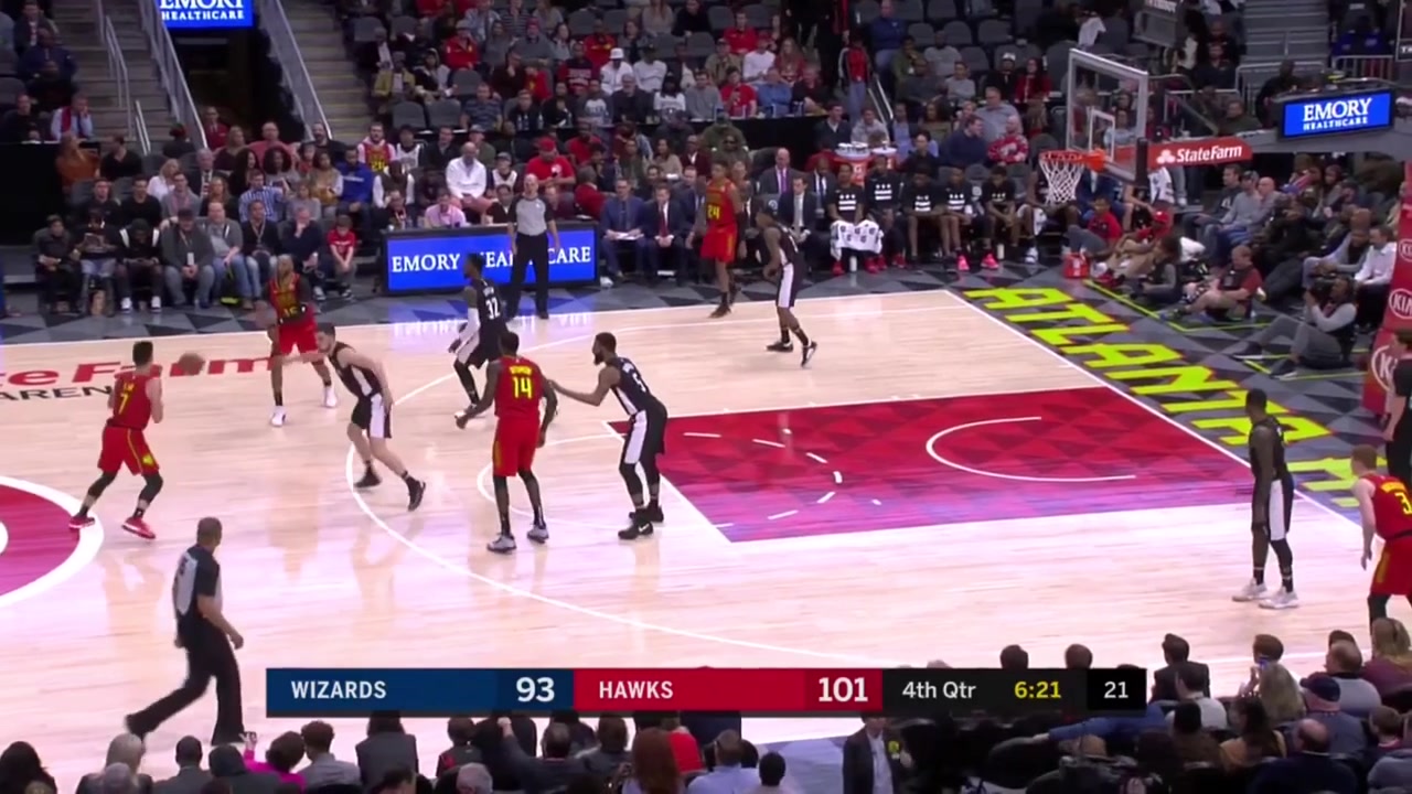Jeremy Lin crosses Tom Satoransk and scores the step back jumper with a replayMulti-broadcast - EN1EN2ES
