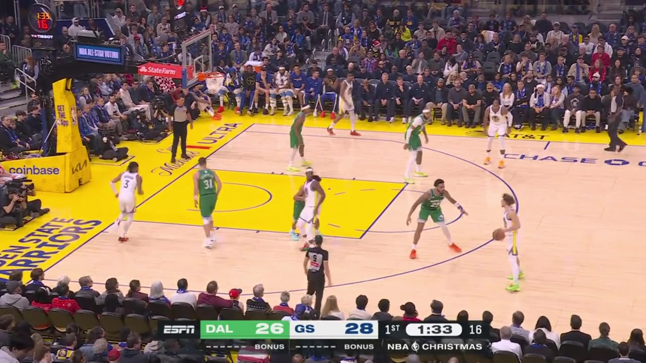 Al Horford with three consecutives 3s at the end of the 1st quarter as the Arena erupts with a replay He is 44 from 3 in the 1st quarter