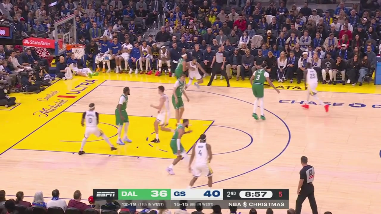 Naji Marshall with a full court pass to Anthony Davis who ignores it and is heading to the bench due to what appears as an injury