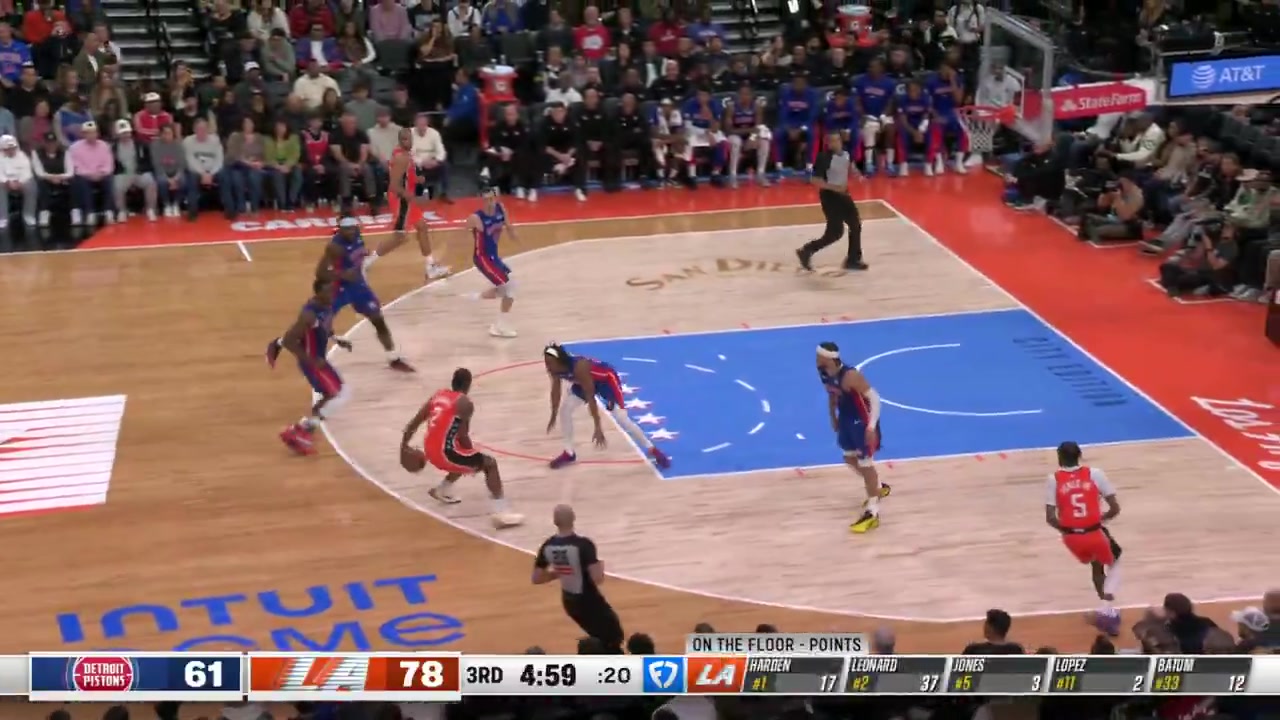 Kawhi Leonard with another three-pointer to extend his scoring total to 40 in just three quarters