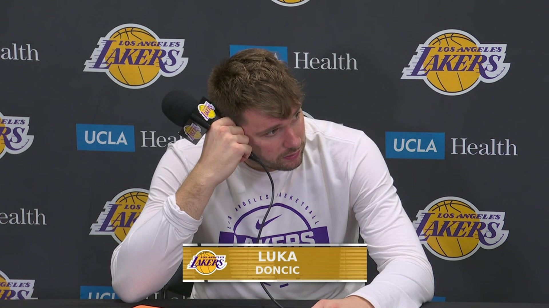 Luka Doncic with a simple answer to a dumb long question by a reporter Yes