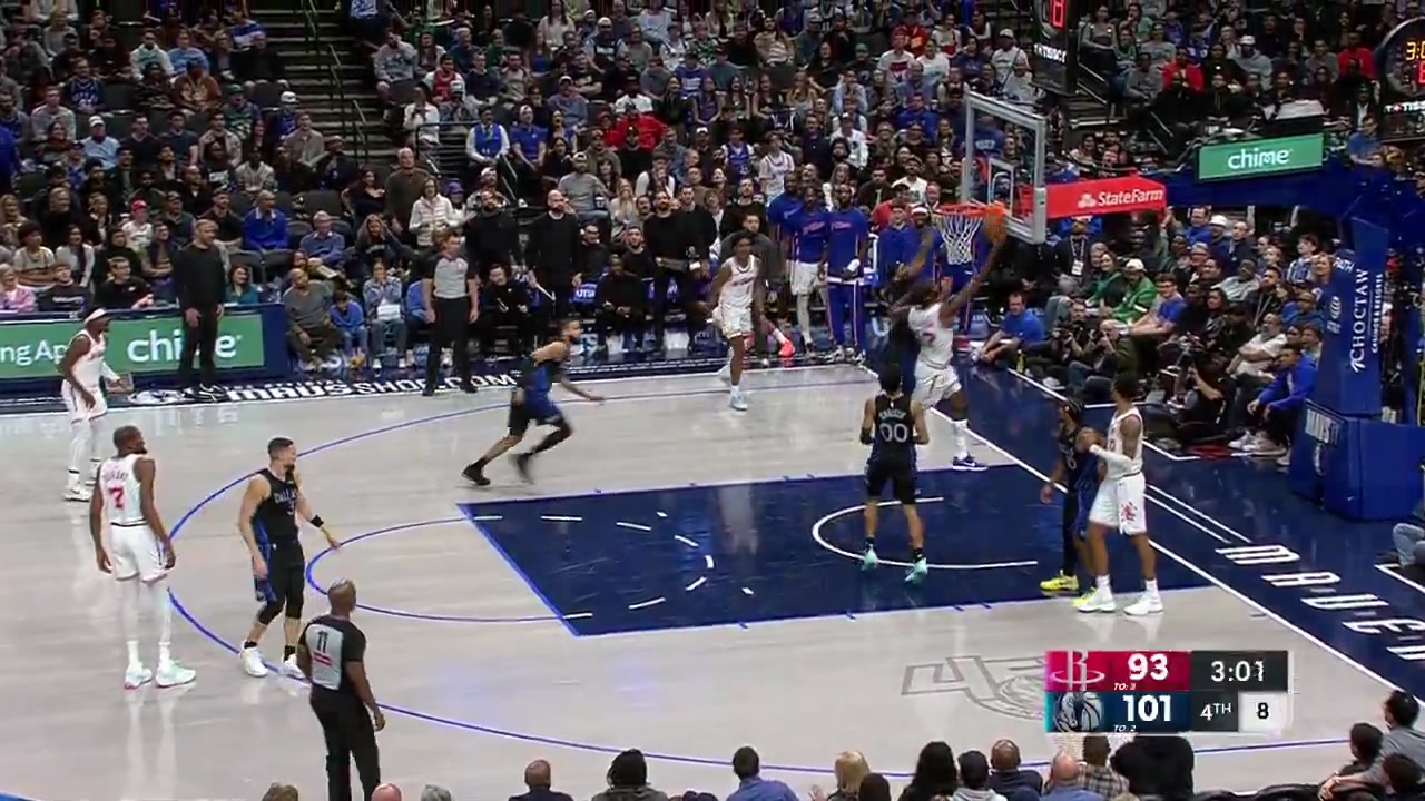 Anthony Davis with the disgusting block on one end Klay Thompson hits the wide open shot on the other