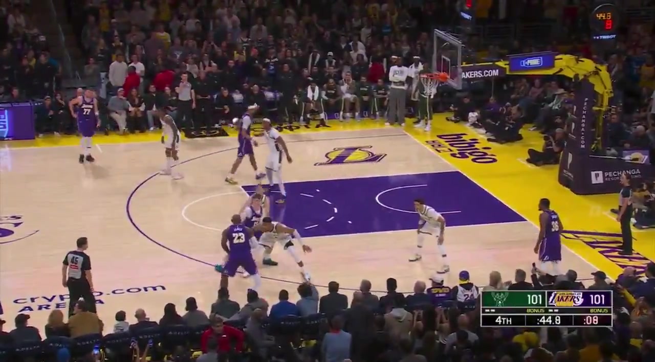 Giannis locks down Lebron James on back-to-back possessions to seal the victory