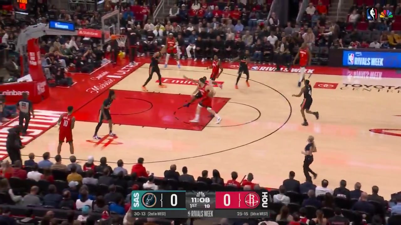Alperen engn interior bounce pass to Amen Thompson for the dunk