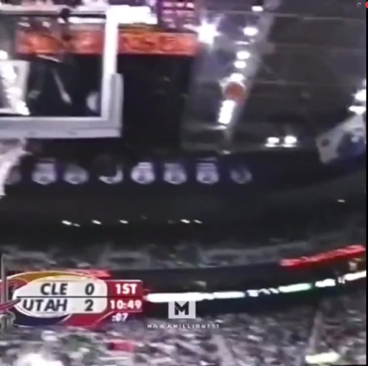 LeBron dropped 51 points and gets a standing ovation from the Jazz crowd 20 years ago Jan 21 2006