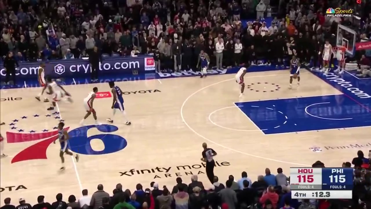 Tyrese Maxey scores what should be the game-winning layup but the refs mess up and completely miss a clear goaltend