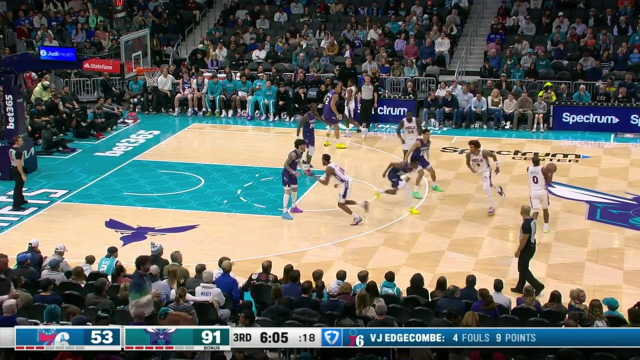 Adem Bona snatches the alley-oop pass intended to his teammate Kelly Oubre Jr and dunks it